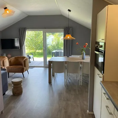 Strand49 Glamping Sint Maartenszee פארק נופש Sint Maartensvlotbrug