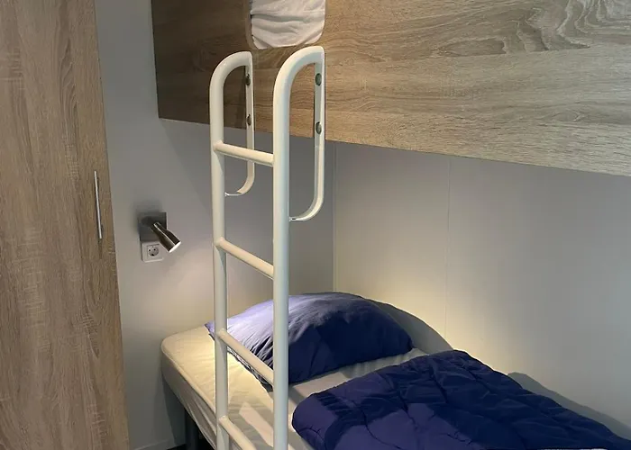 Strand49 Glamping Sint Maartenszee 假日公园 *