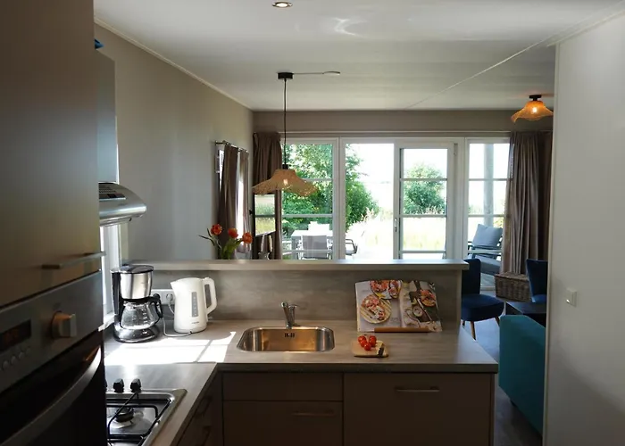 Strand49 Glamping Sint Maartenszee 假日公园